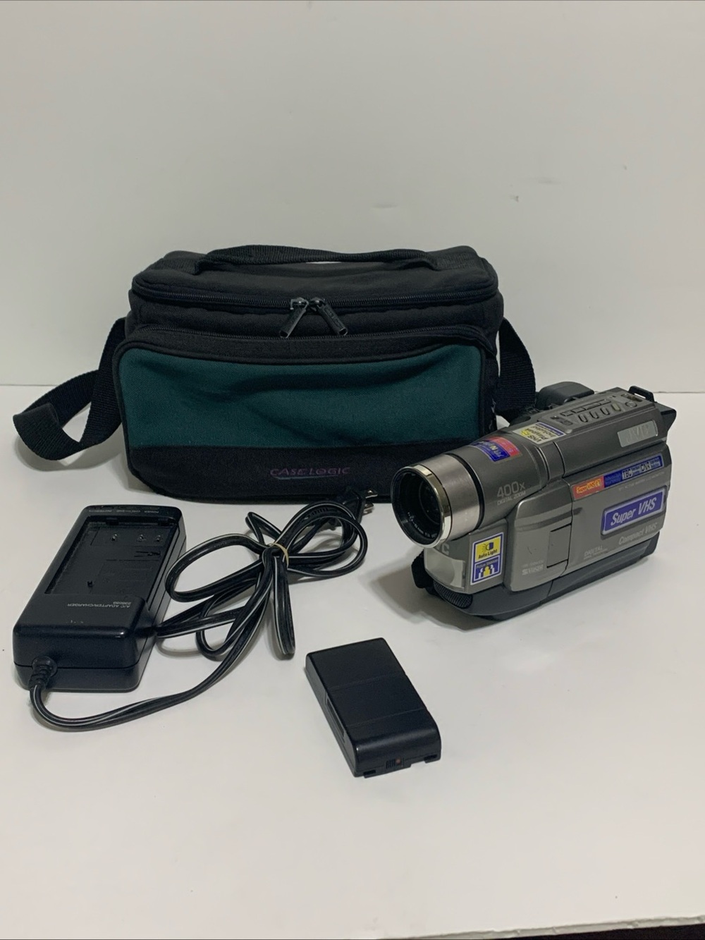 JVC GR-SXM330U 400X Digital Zoom SUPER VHS Camcorder Bag Charger -untested AS IS